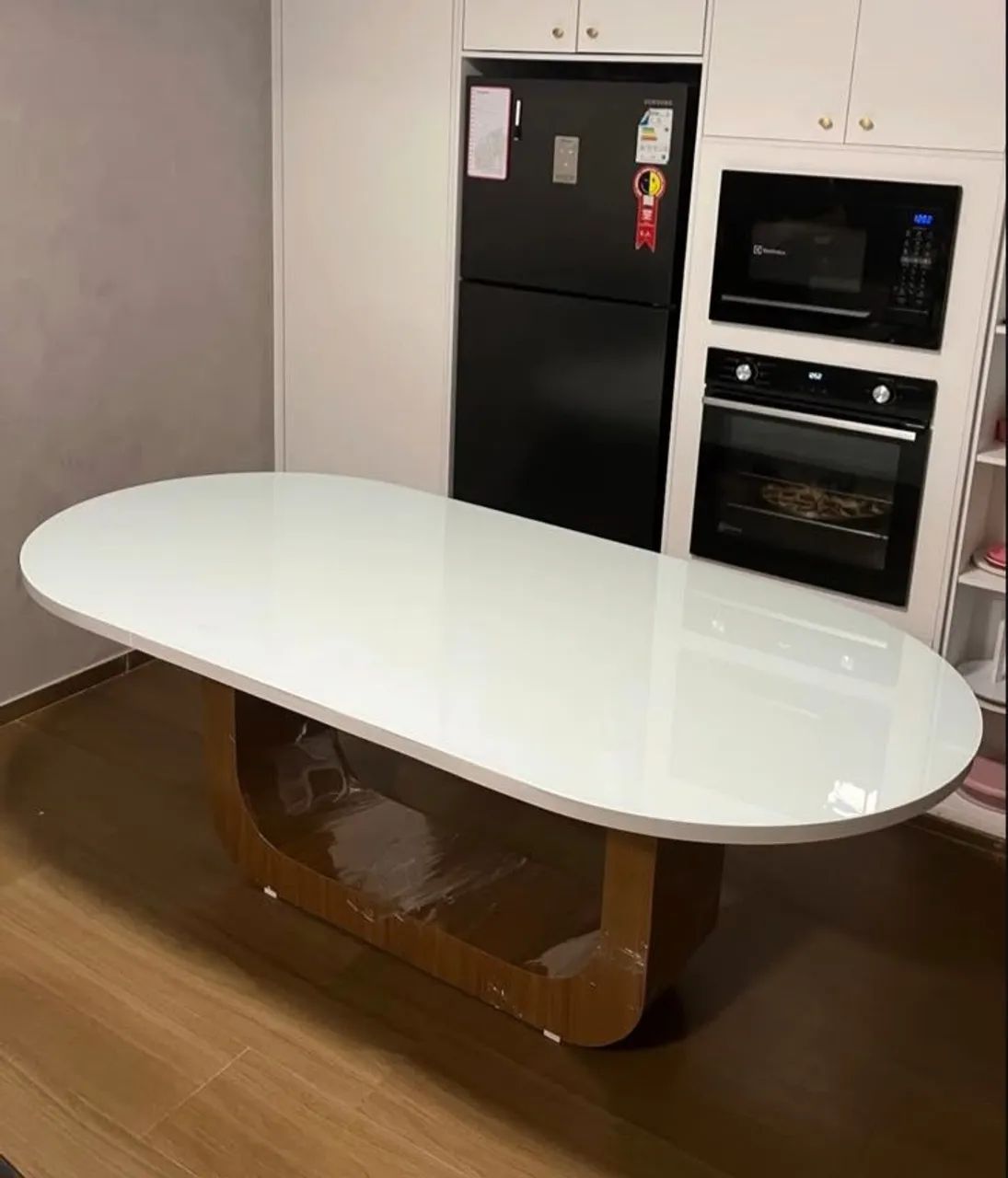 Mesa de Jantar Oval Luxo com Vidro Laqueado 
