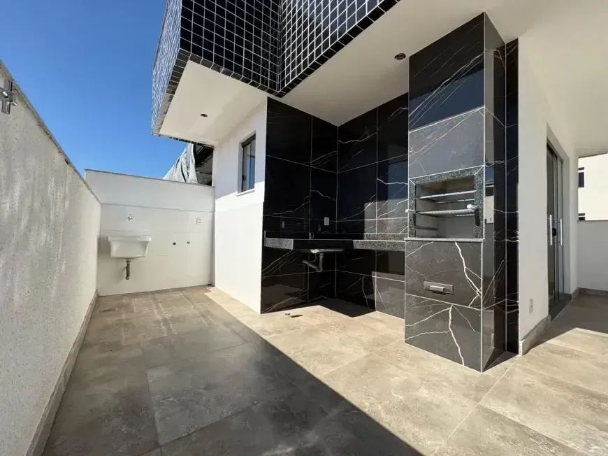 Cobertura com 3 quartos sendo 1 suíte 2 banheiros 2 vagas - Foto 2