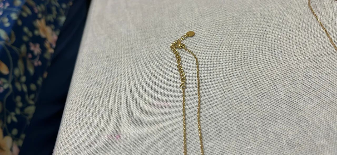 Colar Dourado com Pérolas (Individual)