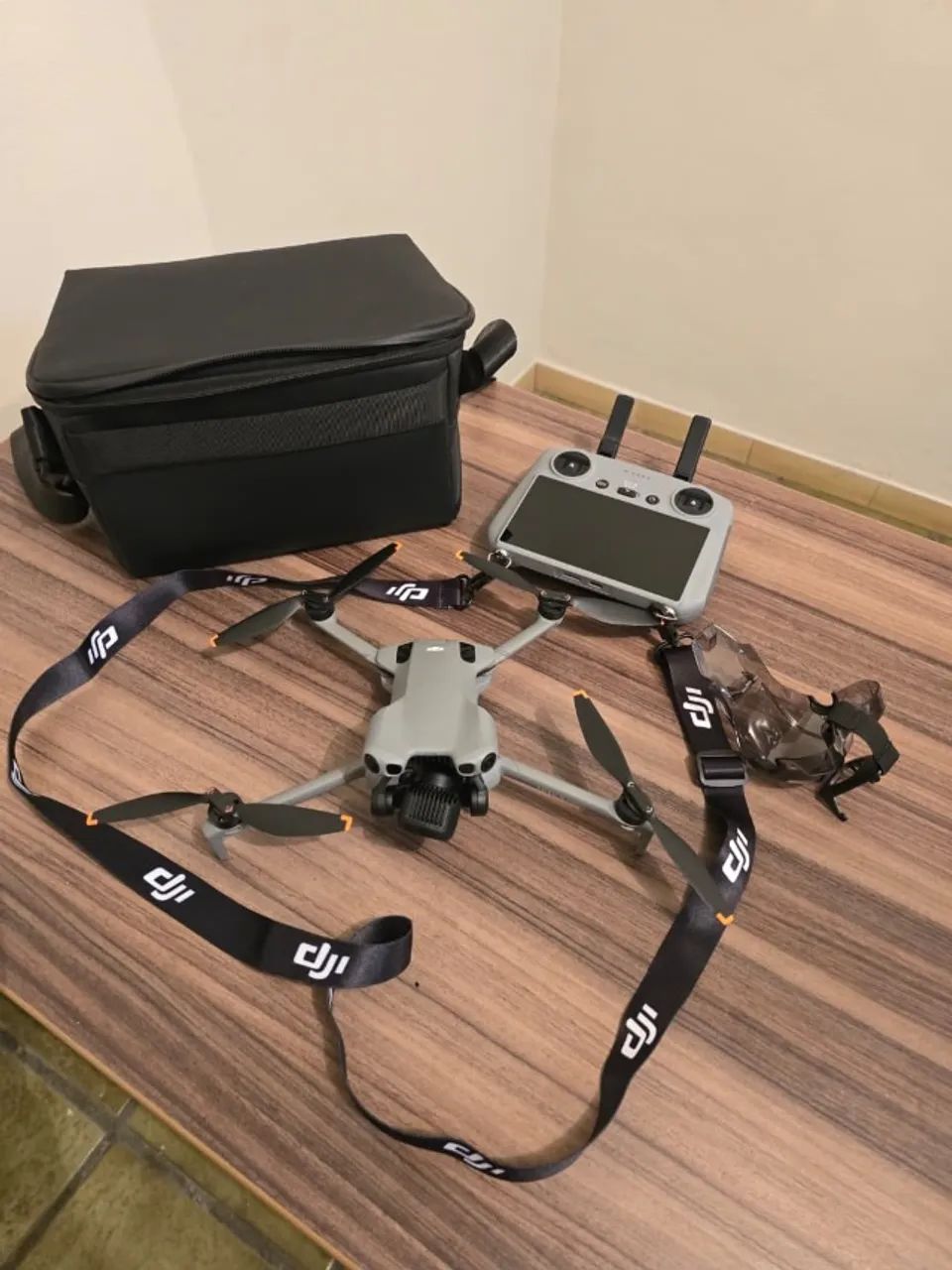 DJI Mini 5 Pro Fly More Combo (RC 2) ? Praticamente Zero, Baterias com Uso Mínimo - Foto 4
