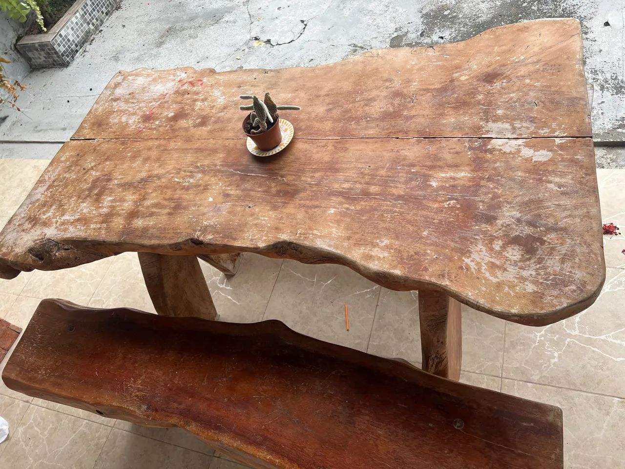 Mesa rústica de jaqueira