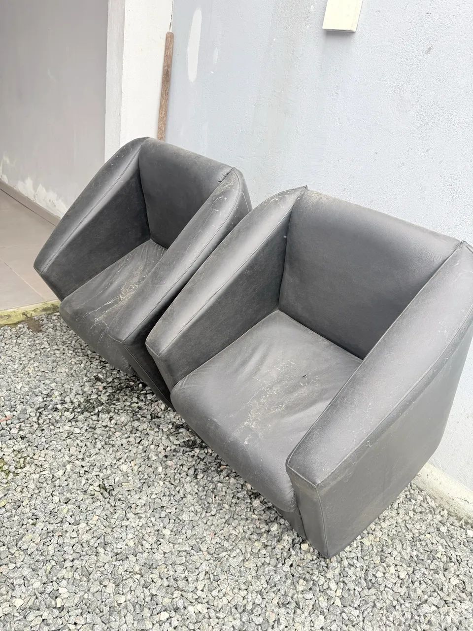 Vendo essas duas poltronas 