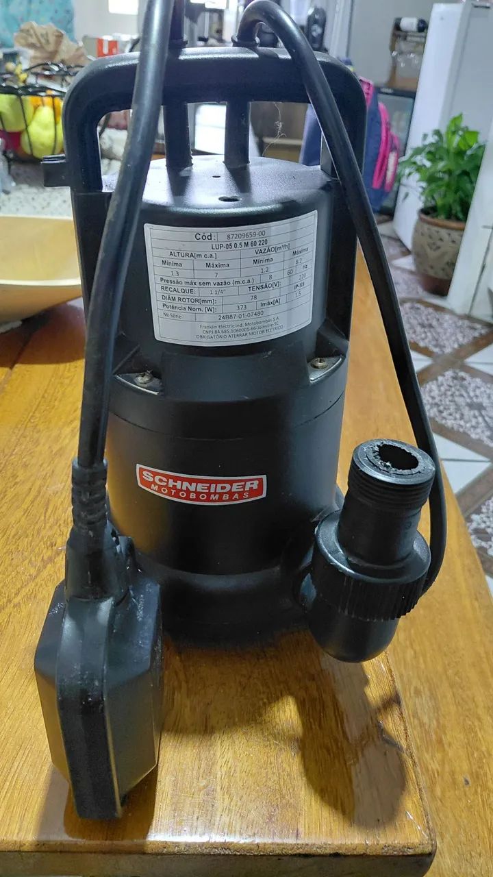 Motobomba submersível para drenagem