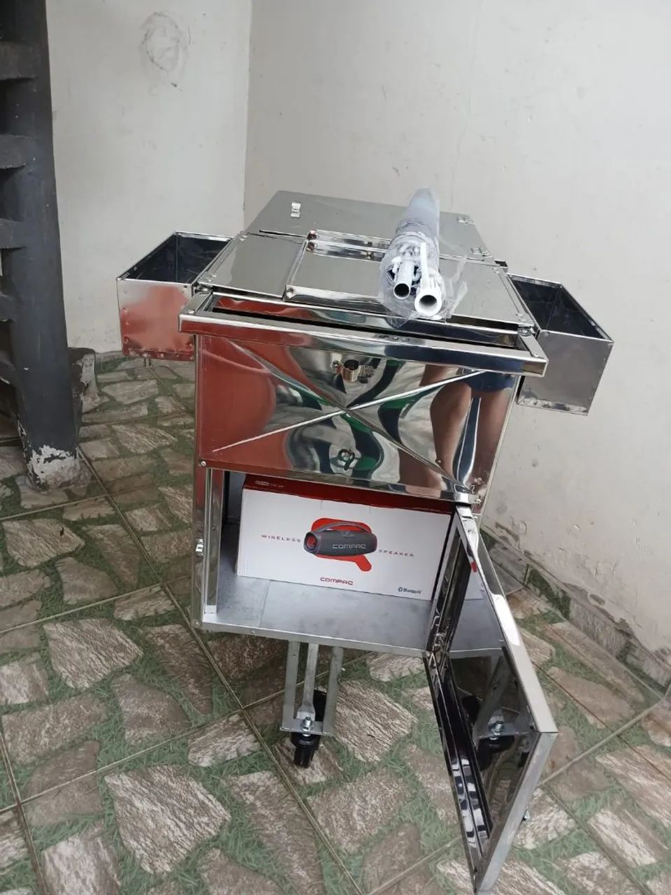 Carrinho ambulante açaí, água, sorvete, doces.