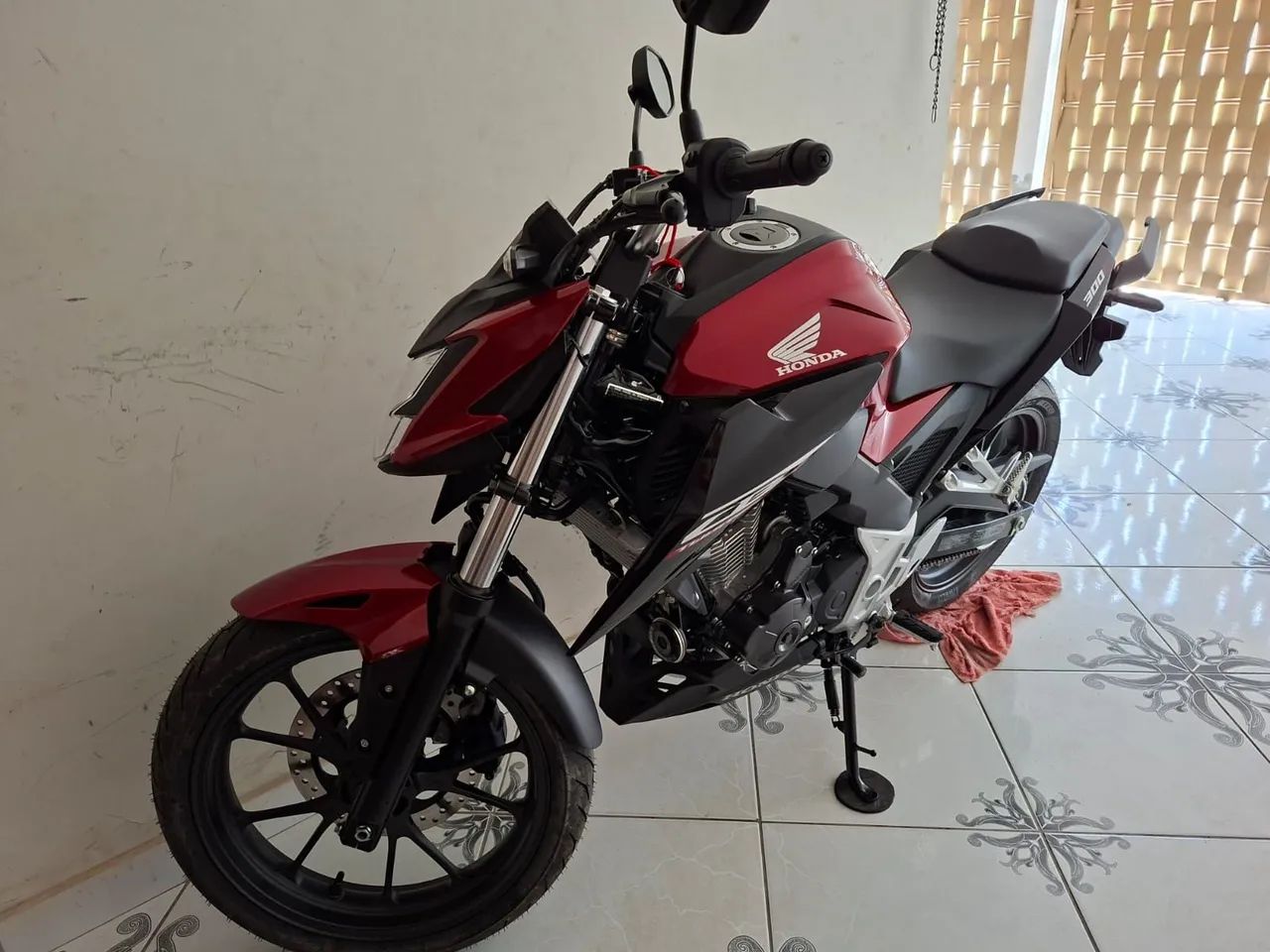 Cb 300f