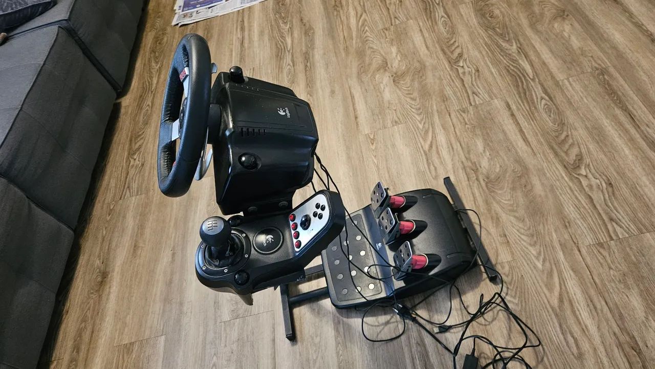 Volante Logitech G27 com suporte - Foto 4