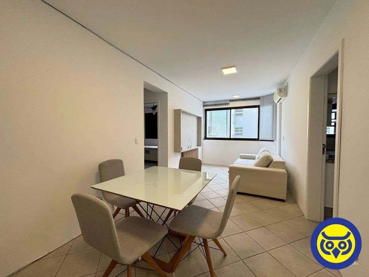 Apartamento com 02 dormitórios na Agronômica
