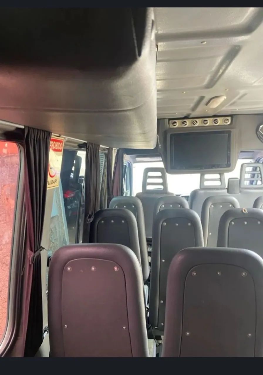Van com Motorista FRETE 20 Lugares - Foto 4