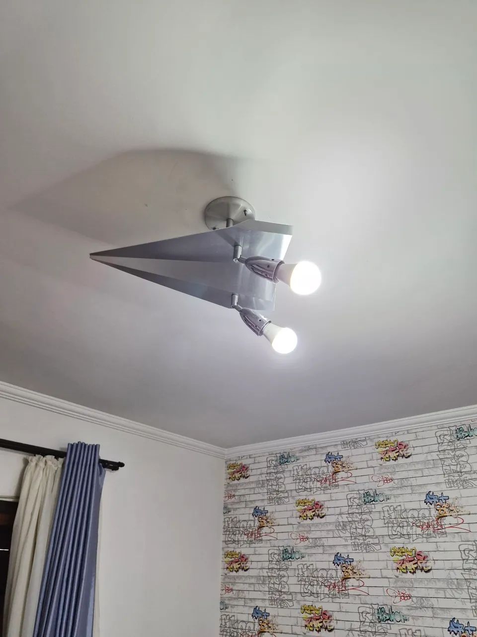Lustre em alumínio  - Formato de Avião  - Foto 2