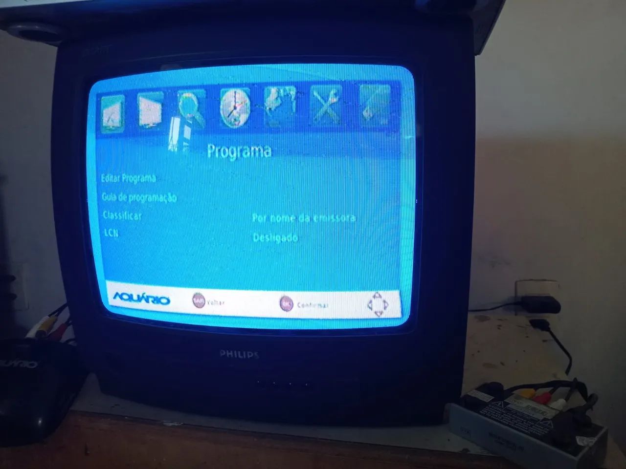 TV 14 polegadas PHILIPS. Não é brechó. Aceito PIX, dinheiro e cartão (débito e crédito). - Foto 2