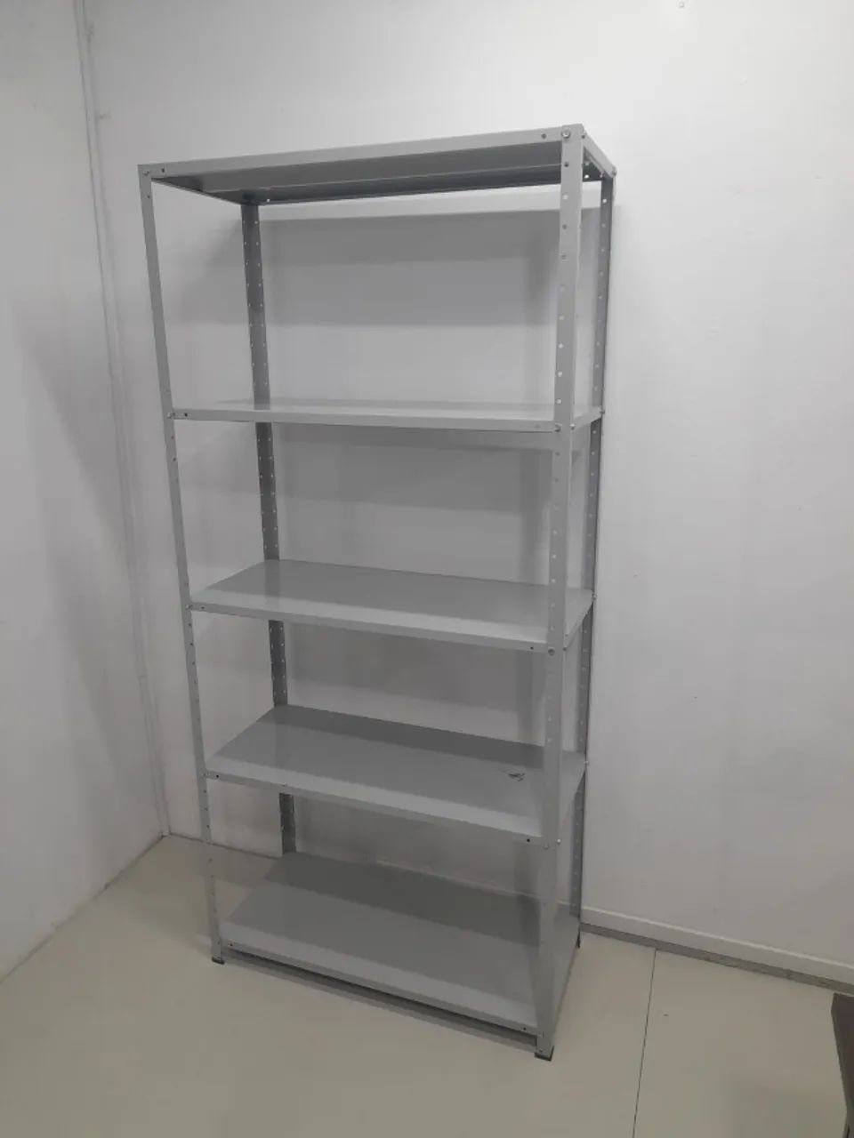 Prateleira de aço usada