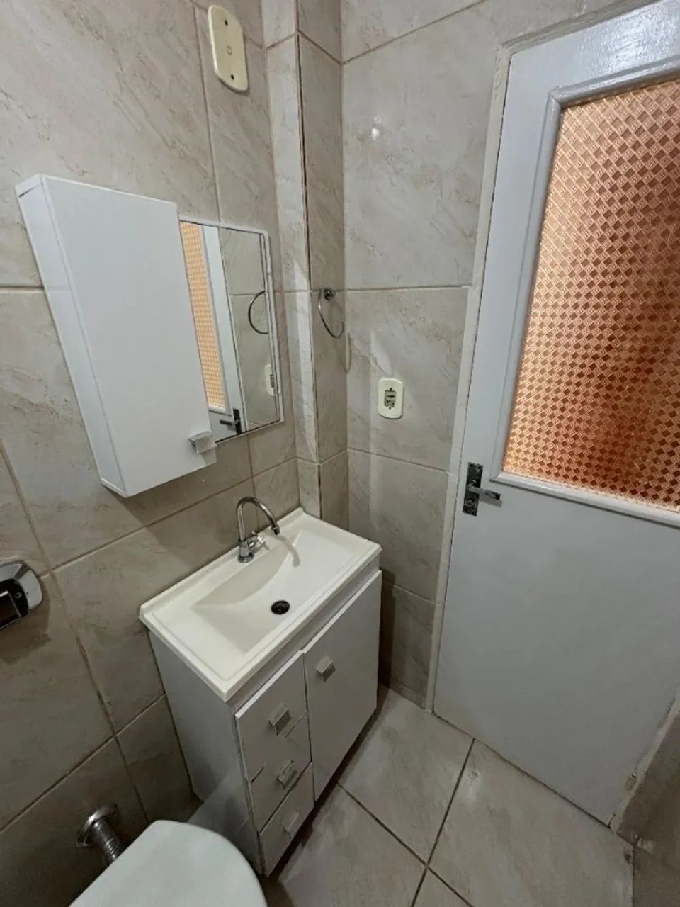 ALUGA-SE kitnet - Kobrasol. Direto com proprietário. - Foto 3