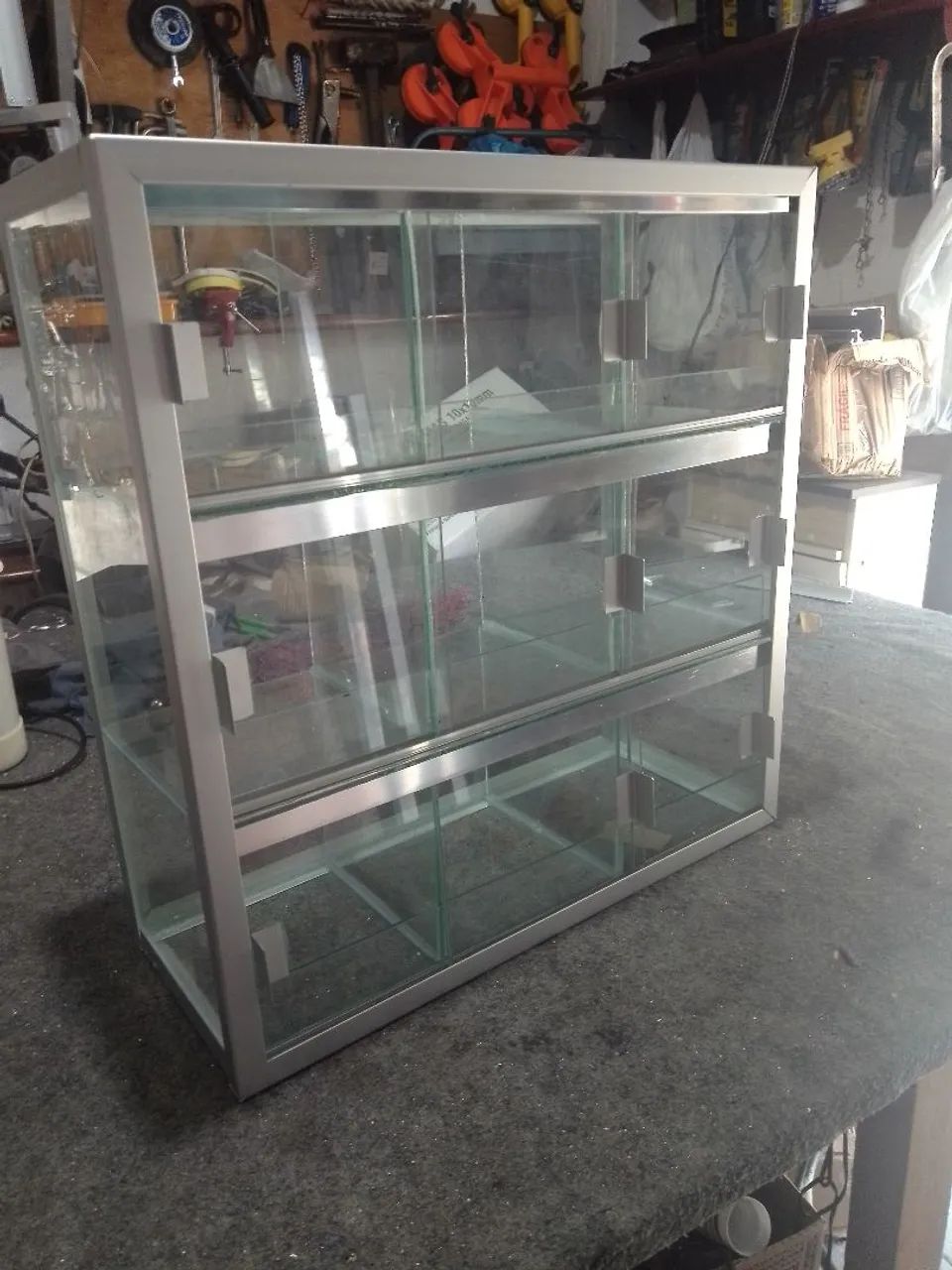Vitrine Expositora de Bombons e Doces em Vidro e Alumínio Nova - Foto 3