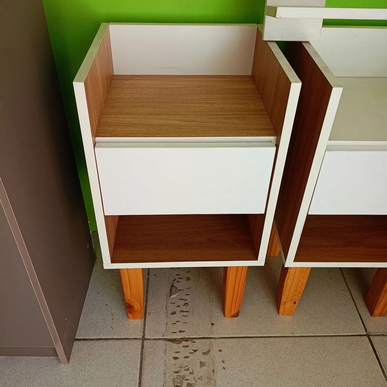  Kit com 3 Nichos e Criado mudo 