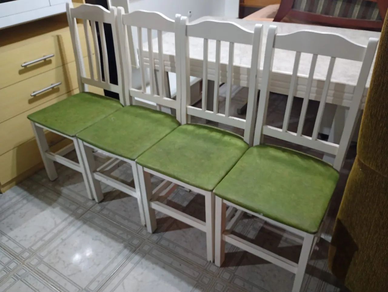 Conjunto de mesa com 4 cadeiras, em Excelente Estado! - Foto 4