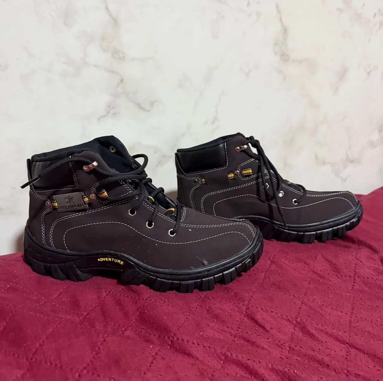 Vendo par de botas