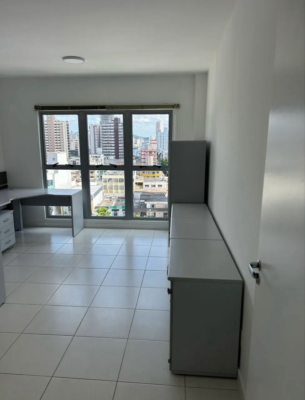 Alugo sala comercial com garagem no centro de Itajaí  - Foto 5