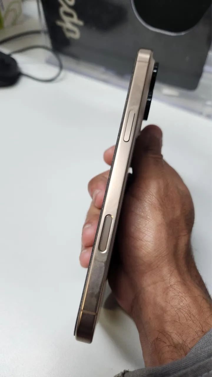 Vendo iPhone 16 PRO MAX GOLD  - Foto 5