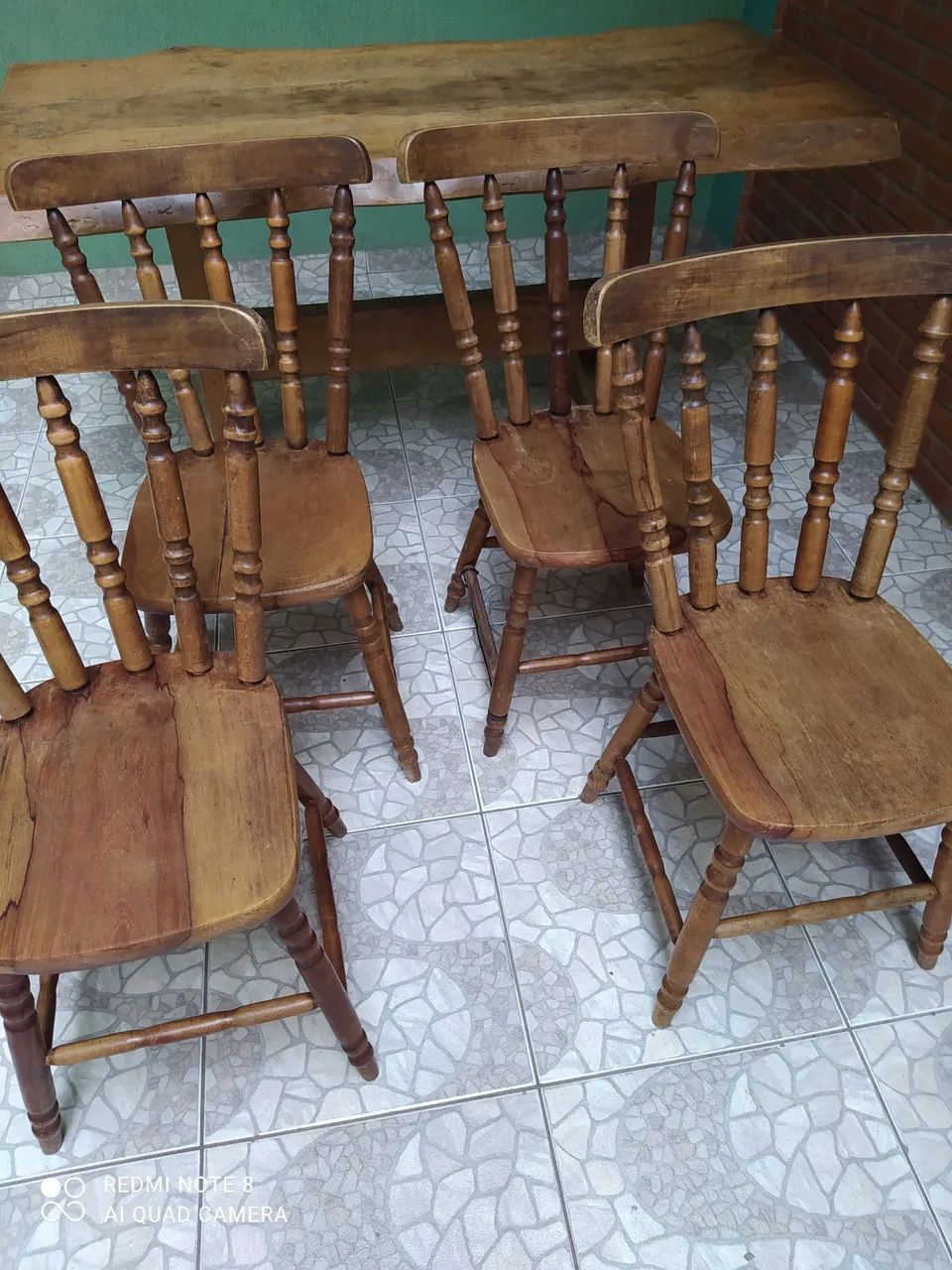 Mesa  de prancha em madeira maciça  com 4 cadeiras  - Foto 2