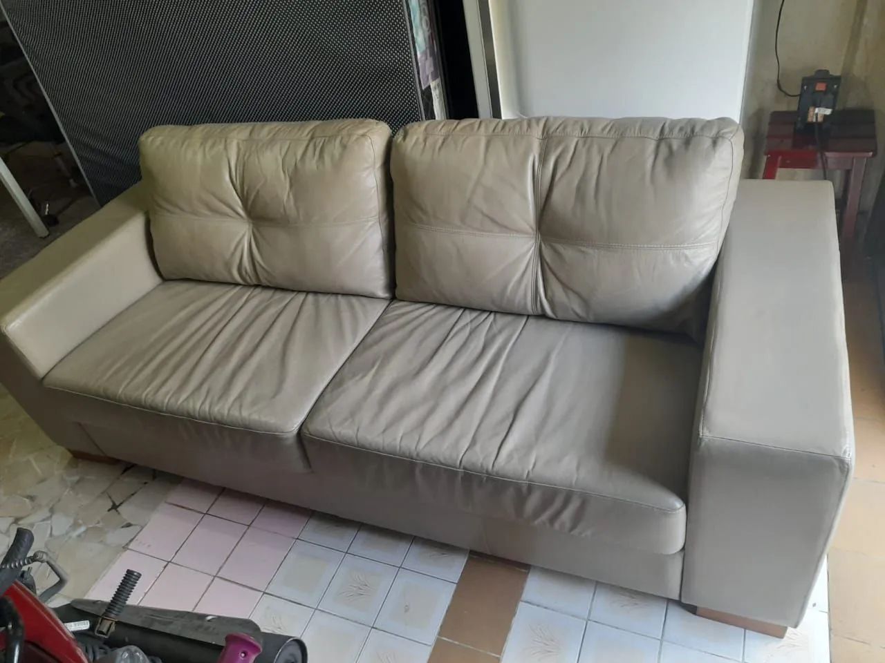 Vendo Sofá de 3 lugares couro legítimo  - Foto 5