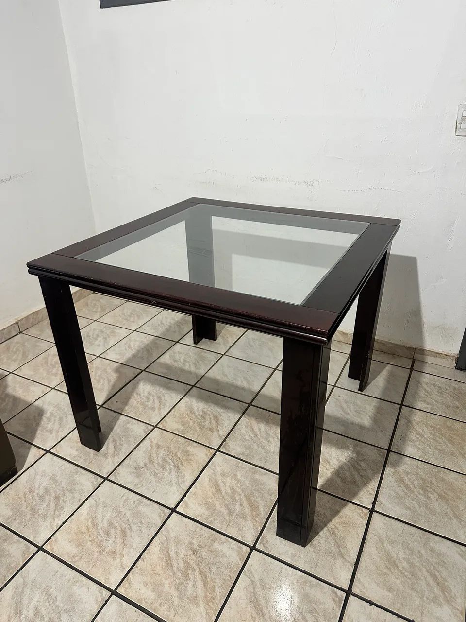 Mesa de jantar 4 lugares 