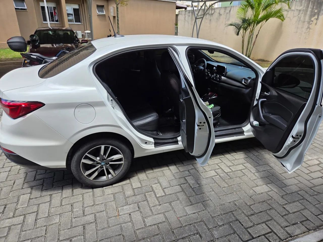 Fiat Cronos Precision 1.3 16V Flex Aut. 2025 - Foto 2