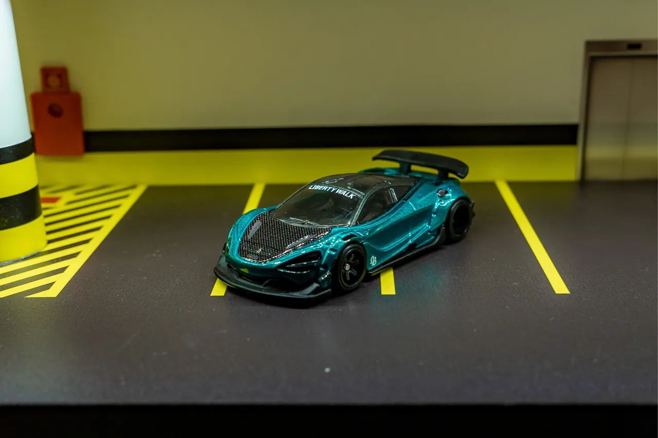 Hotwheels Premium Mclaren 720s Liberty walk