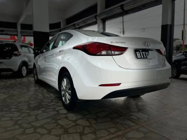 Hyundai Elantra GLS 2.0 16V Flex Aut. 2015