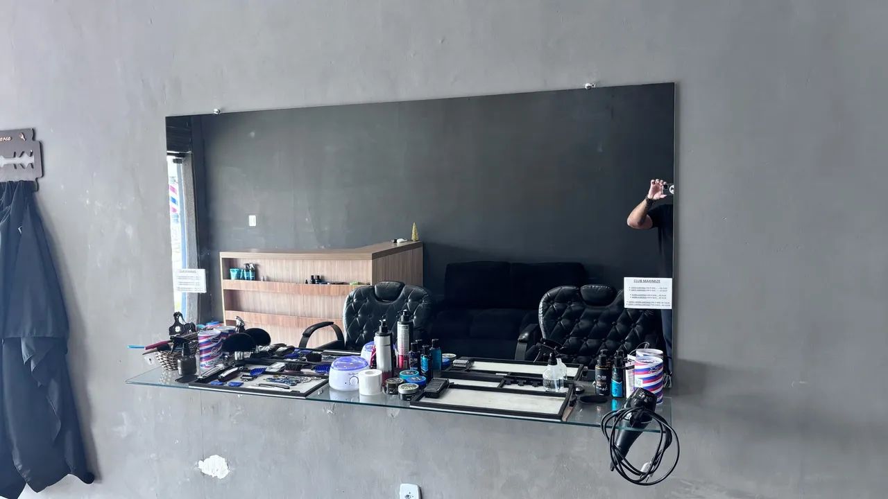 Espelho e bancada de vidro