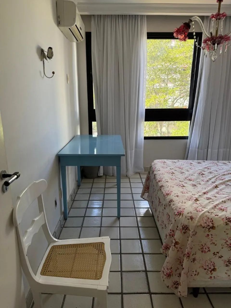 Alugo quarto para mulher na Avenida Augusto Maynard, São José. - Foto 2