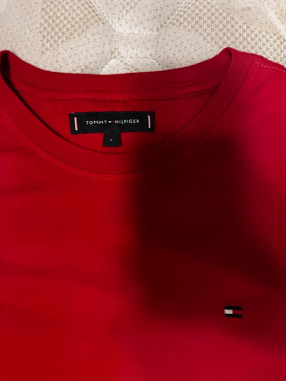 CAMISA TOMMY HILFIGER VERMELHA NUNCA USADA - Foto 3
