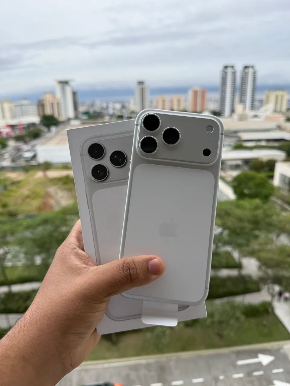 17 PRO MAX PRATA 7 DIAS DE USO SÓ ZERO