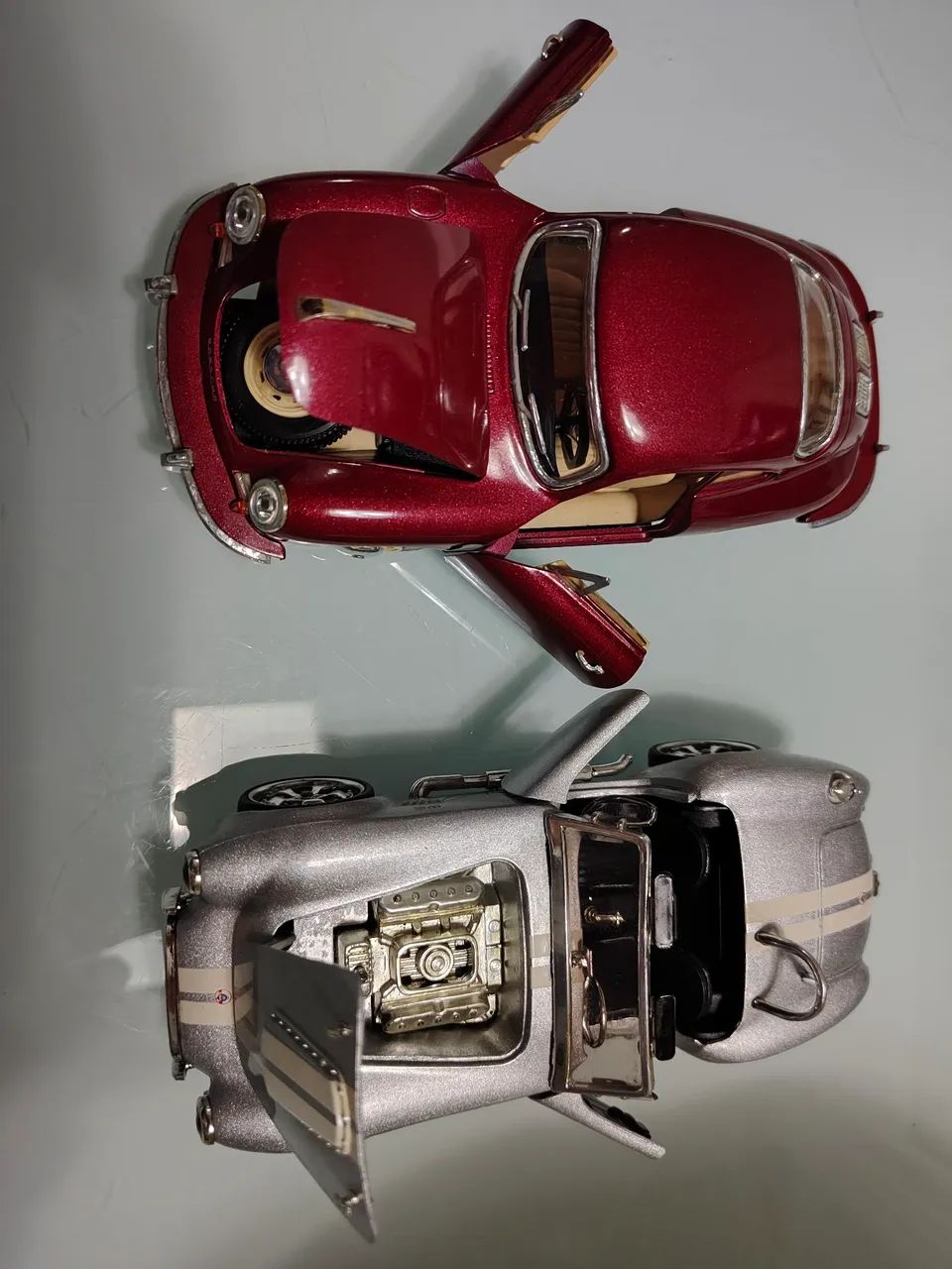 2 miniaturas clássicas.Escala 1:24 
