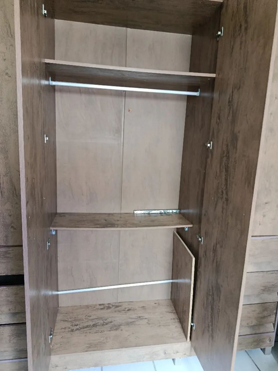 Guarda-roupa quatro cor com seis gavetas - Foto 4