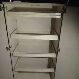 (4) ARMÁRIO DE ESCRITORIO DE MADEIRA COM BASE DE FERRO - Foto 4