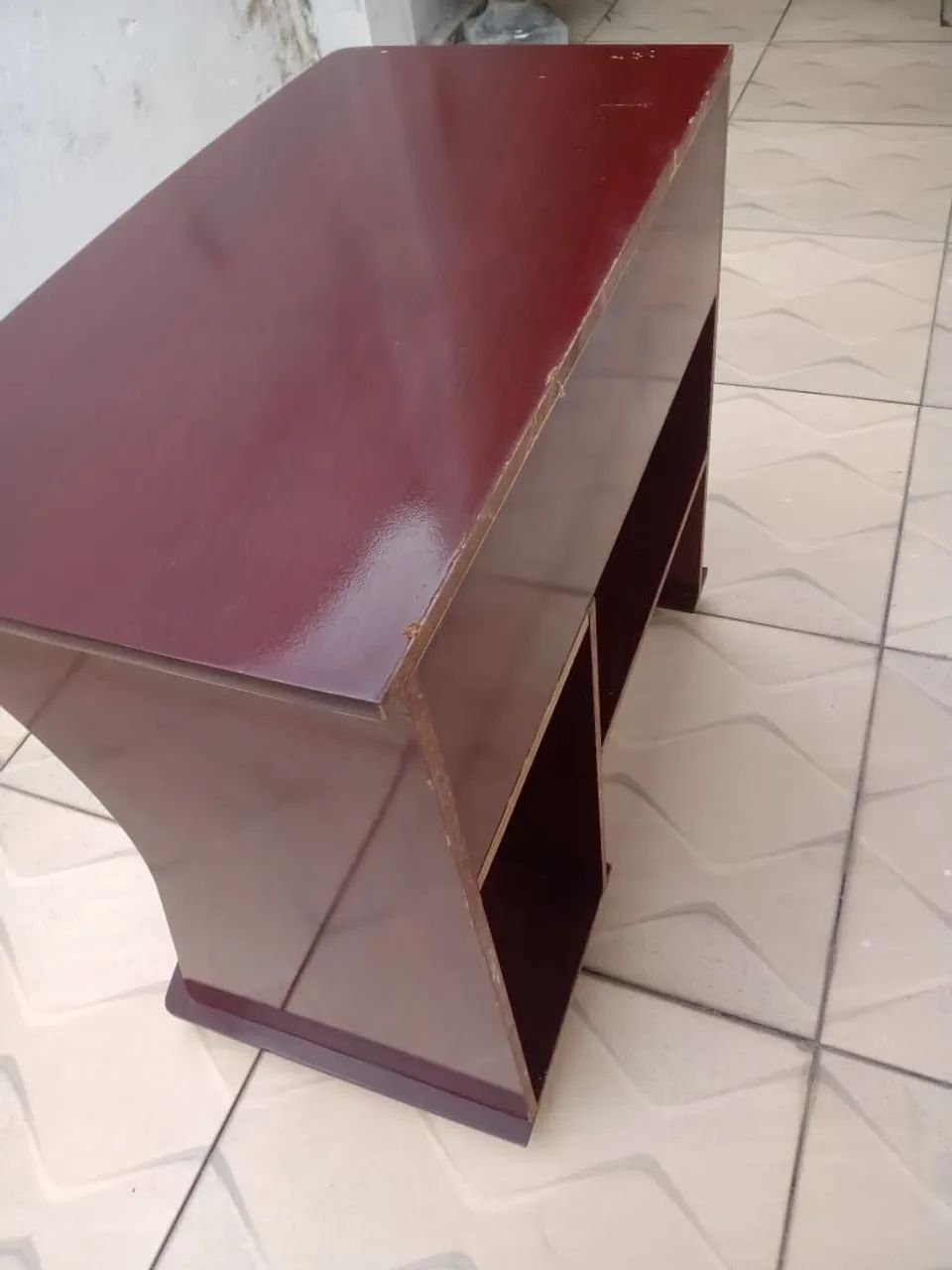 Desk432957929638471681