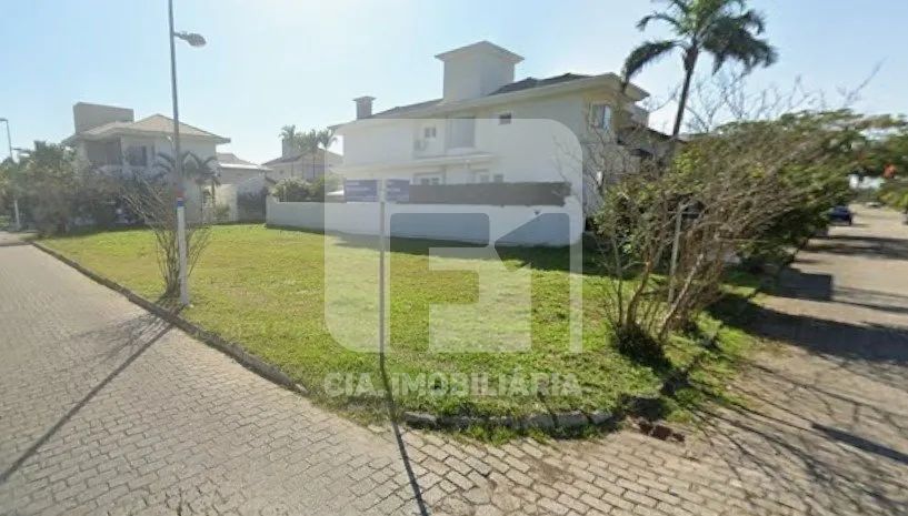 Terreno plano de esquina em Jurerê Internacional