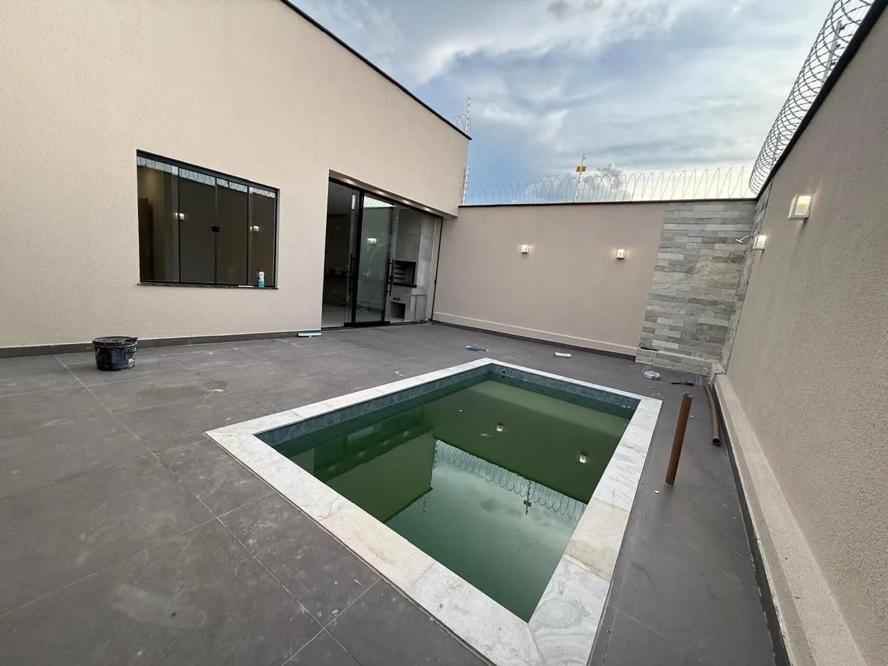CASA COM PISCINA À VENDA - CIDADE JARDIM  <br>