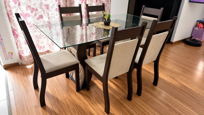 MESA COMEDOR DE 6 CADEIRAS EM BOM ESTADO - Foto 2