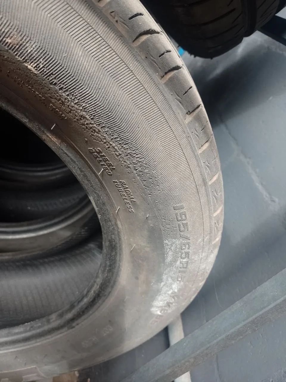 Pneus 195/65/15 com 80% de borracha  - Foto 2