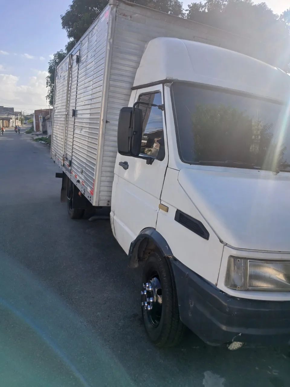 Vendo caminhão baú Iveco  - Foto 2