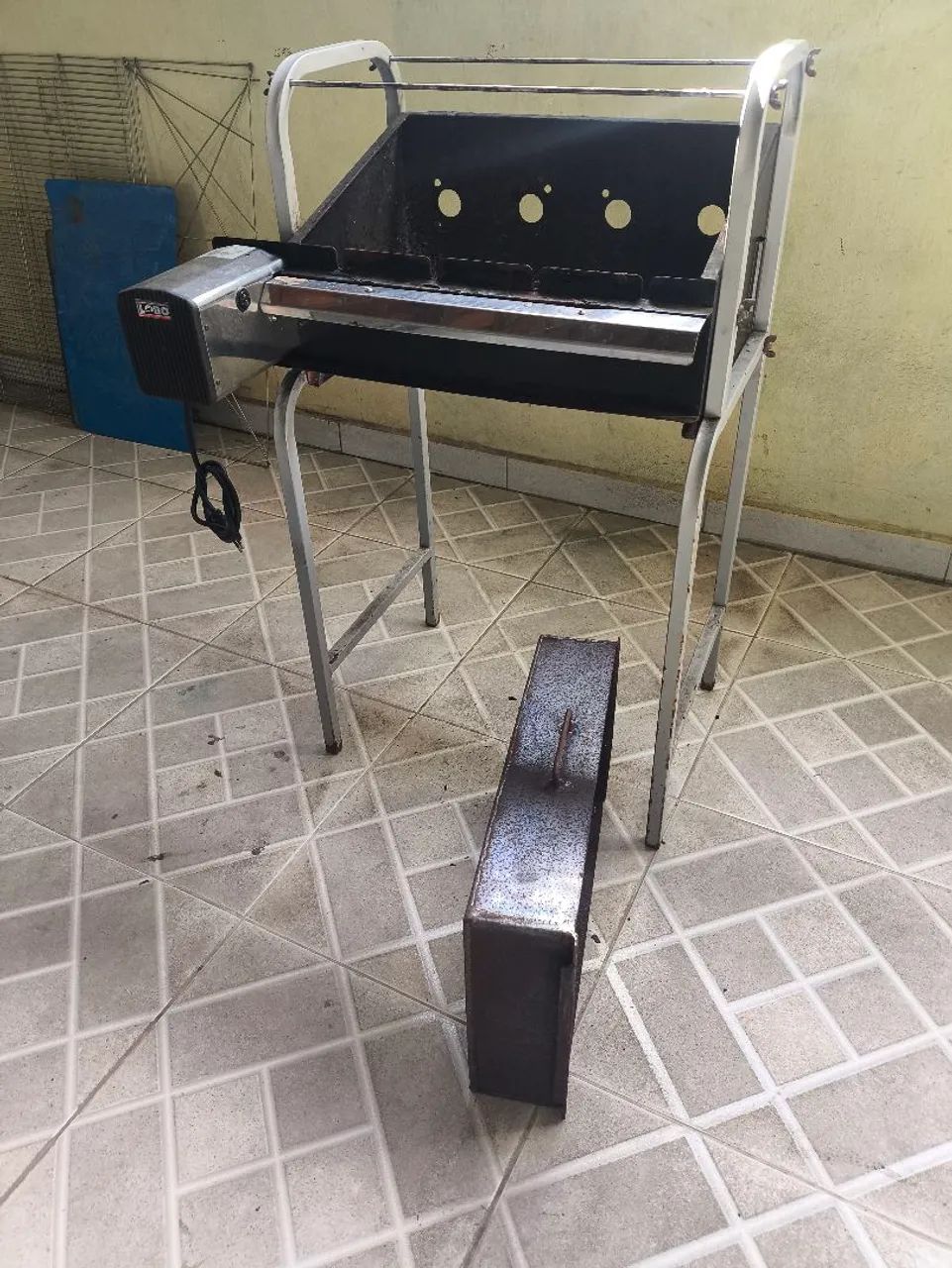 CHURRASQUEIRA USADA EM ÓTIMO ESTADO  - Foto 3