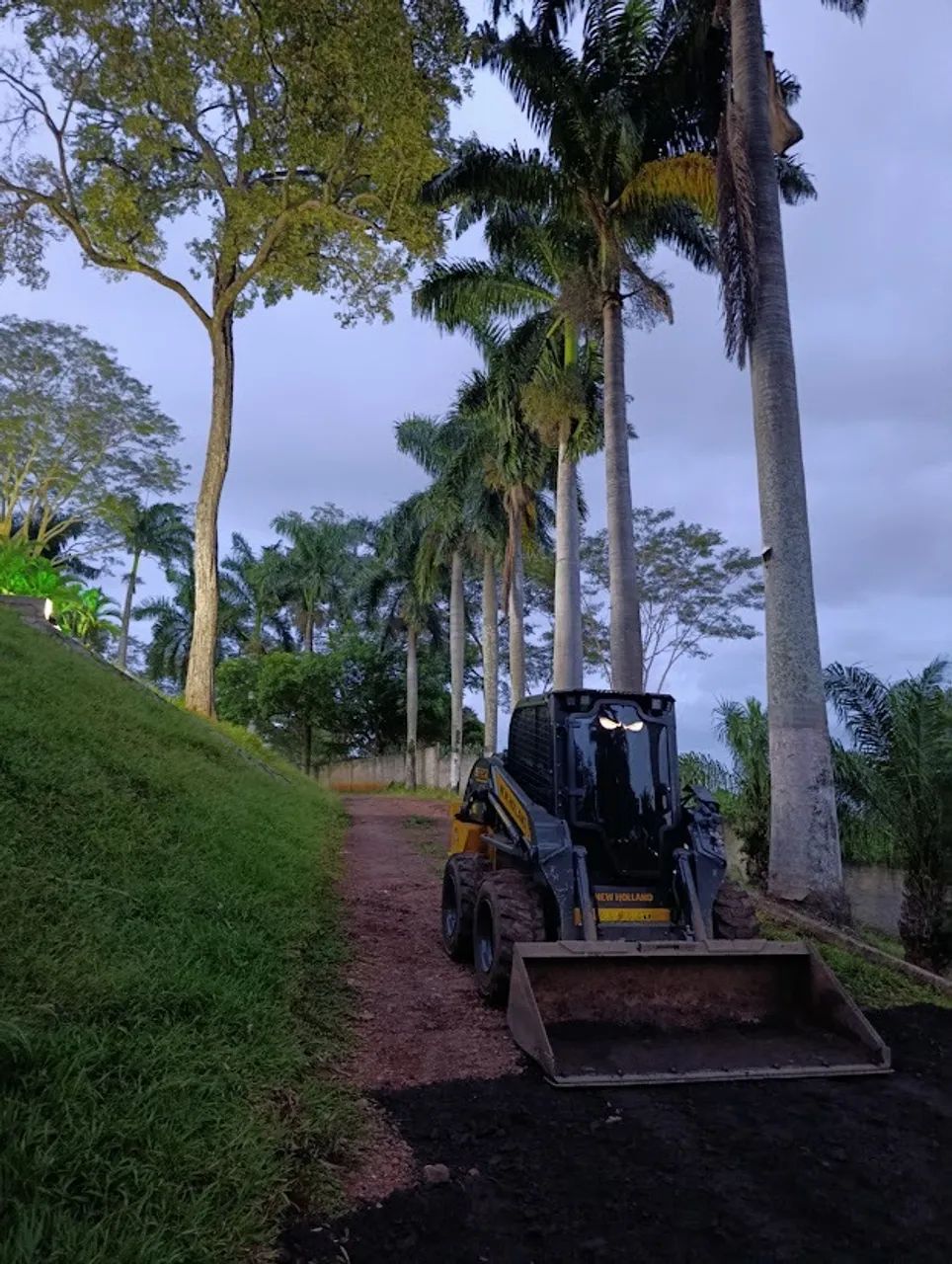 Bobcat, Demolição e Limpeza de Lote - Foto 2