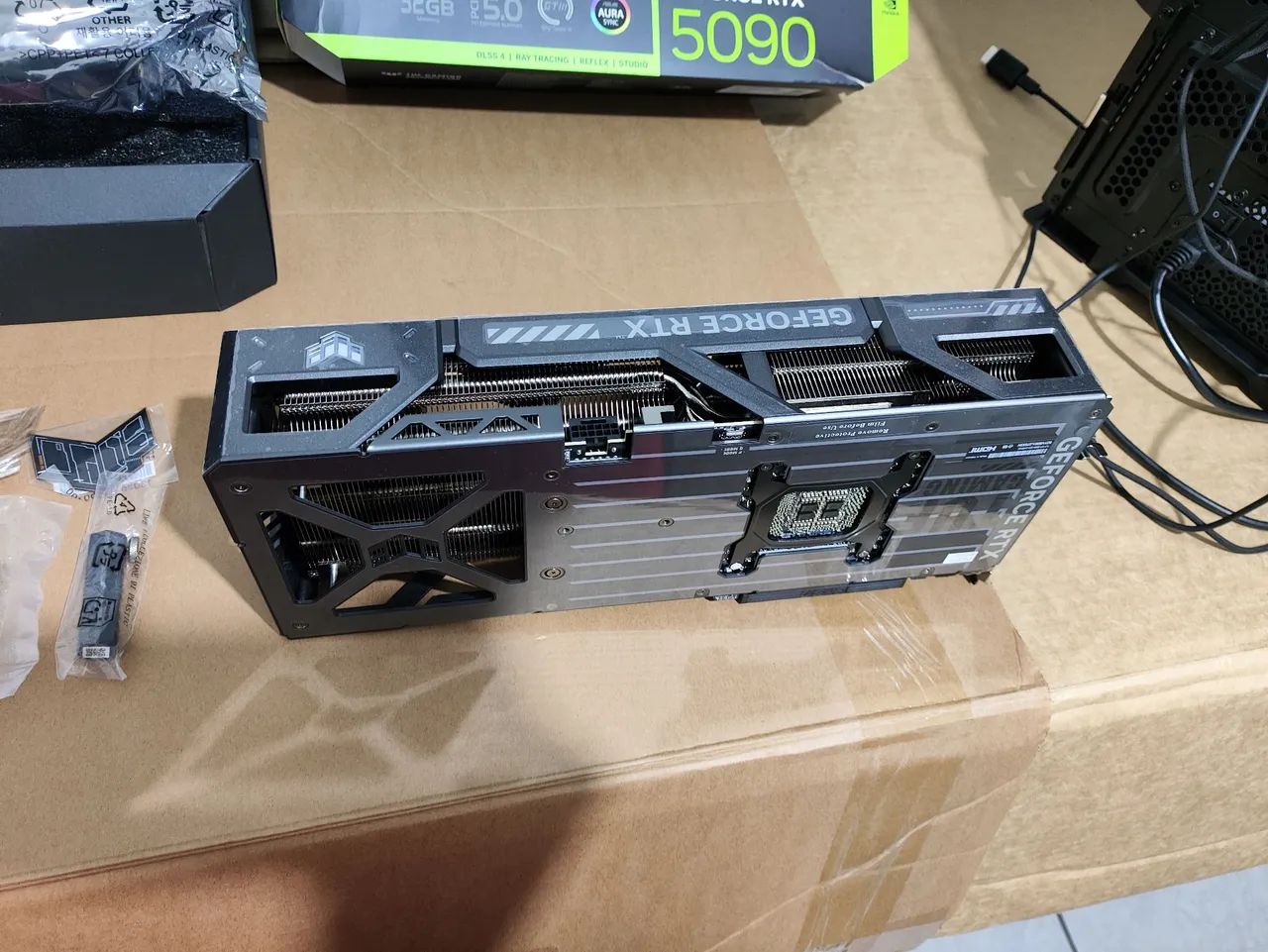 RTX 5090 ASUS TUF NOVA NO PLASTICO - Foto 5