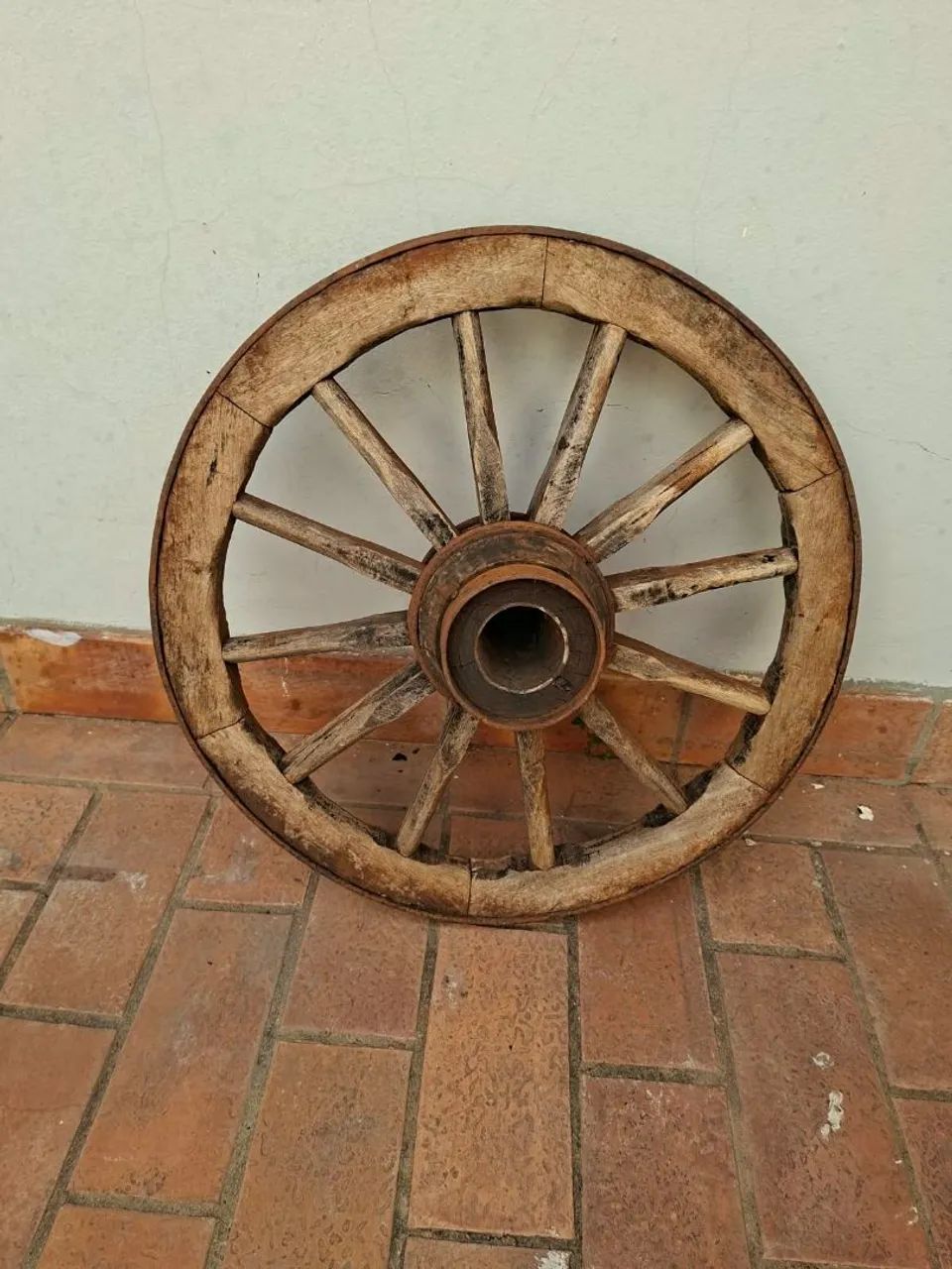 Roda de carroça antiga (58cm de diâmetro) - Foto 3