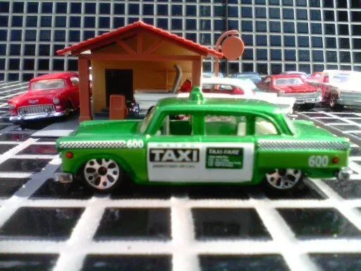 MINIATURA Matchbox 2003 Green Checker Cab Metro Taxi - Escala 1/62.
