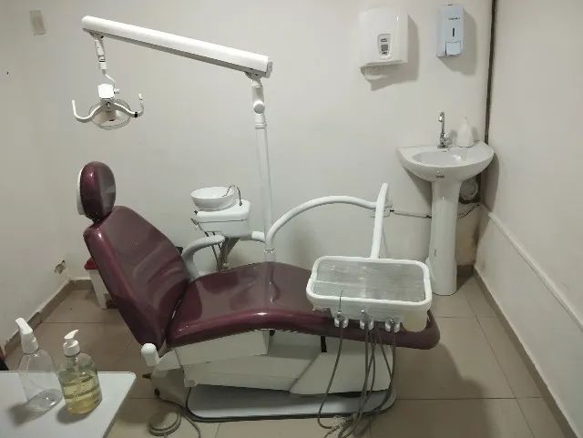 Cadeira odontológica e compressor 