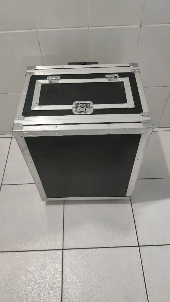 Rack de periféricos com aparelhos  - Foto 5