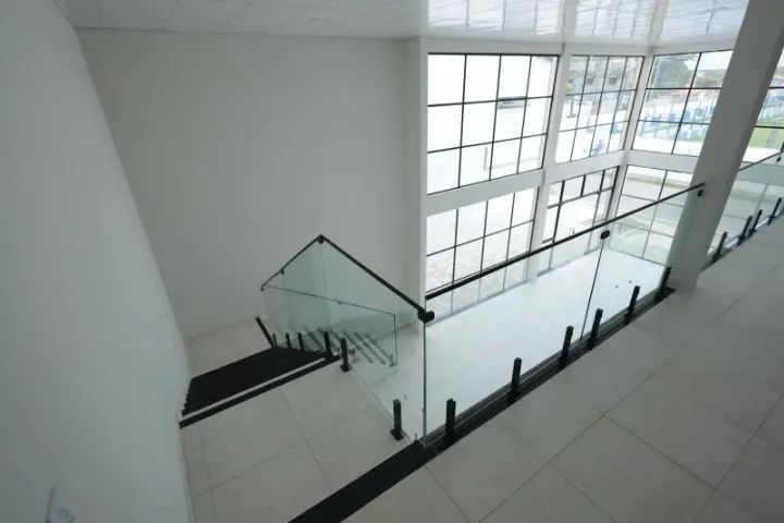 Loja/Ponto Comercial Espetacular com 533m² - Fachada de Vidro - Próximo ao Mercado - Foto 4