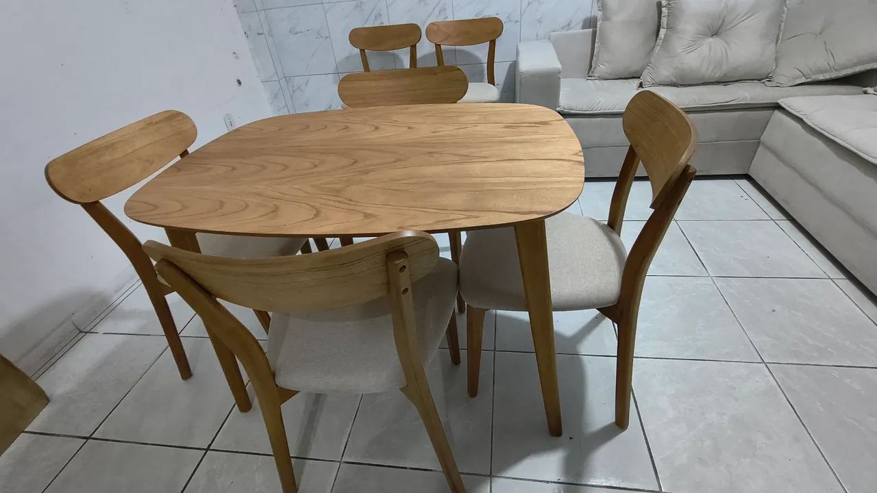Mesa de madeira maçisa, de sala de jantar - Foto 4